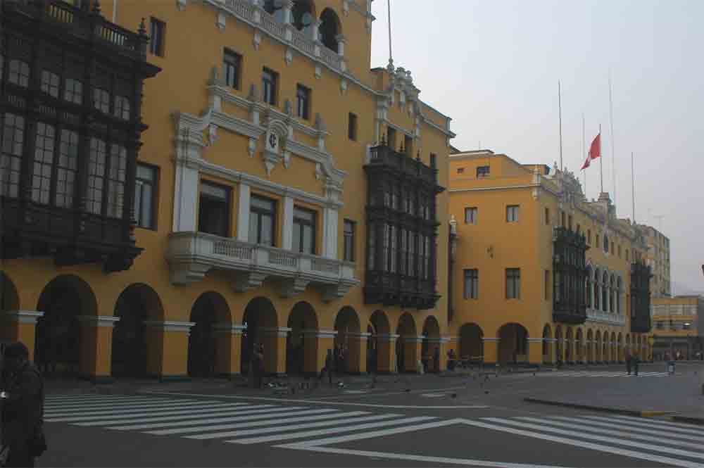 195 - Peru - Lima, plaza de armas, lateral